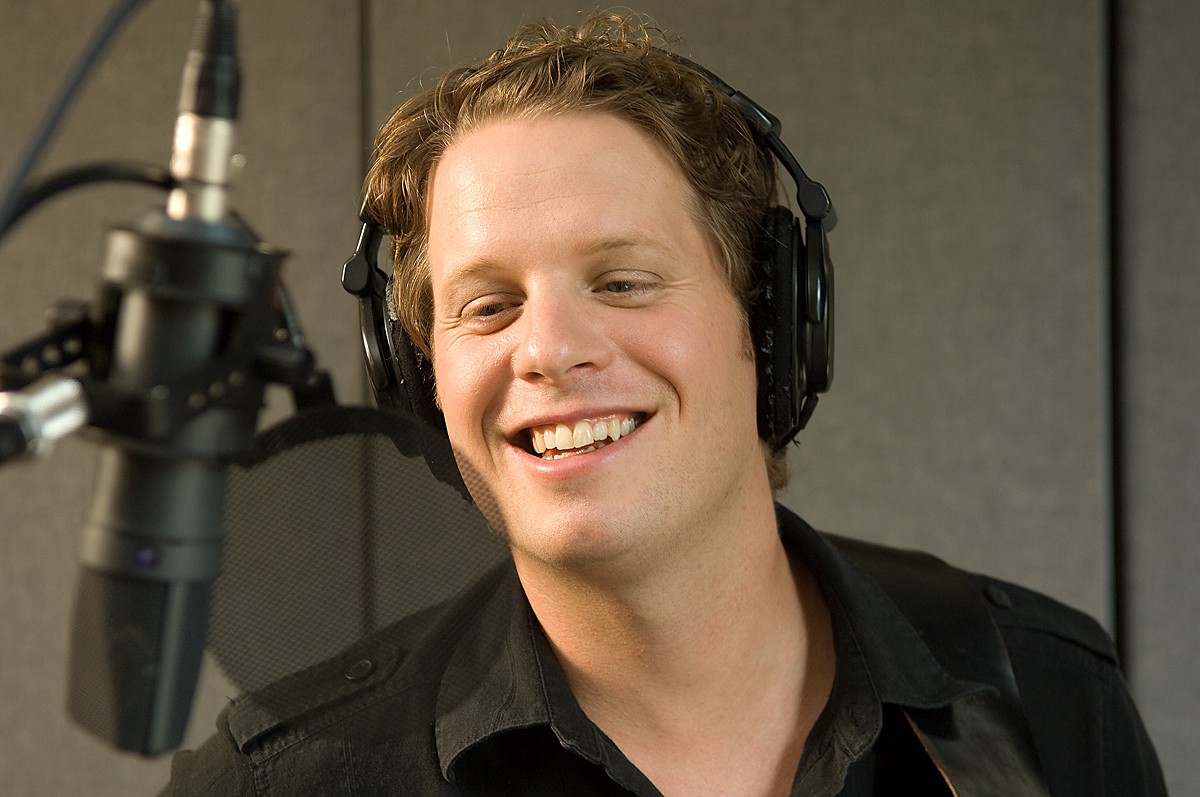 French voice-over services by professional native French voice talents